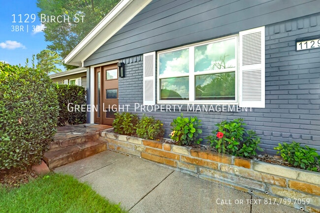 Building Photo - 1129 Birch St