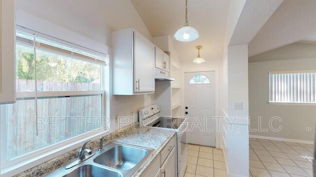 Building Photo - 300 N Church St