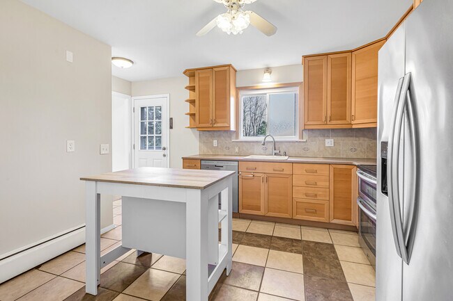 Building Photo - 4 Soundview Ave