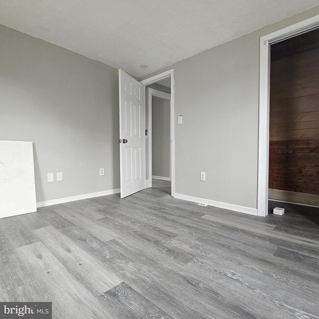 Building Photo - 5 E McNeal St