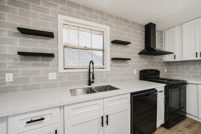 Building Photo - 306 Red Bud Ln
