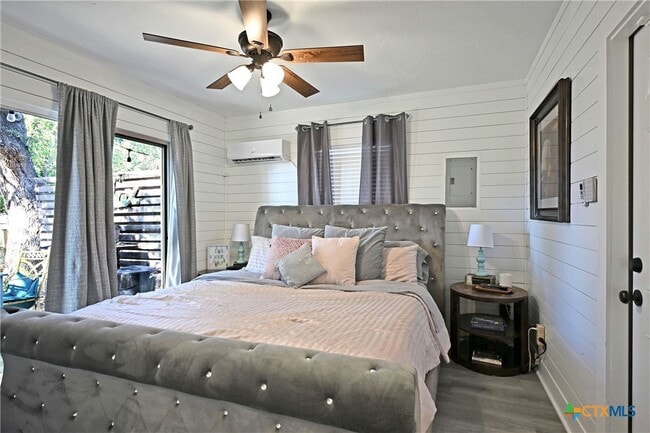 Building Photo - 553 Scenic Dr