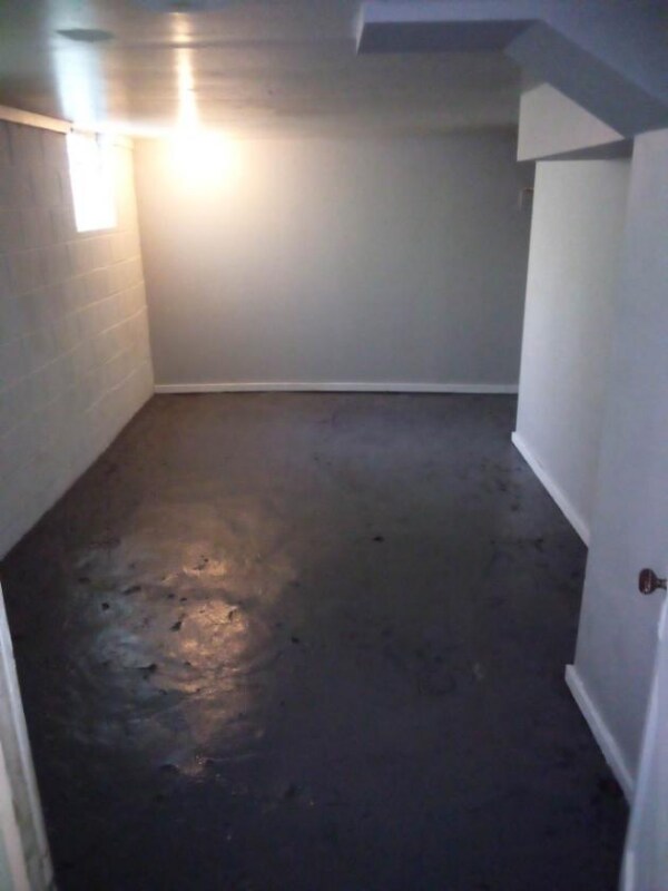 Building Photo - 105 Holly Ave