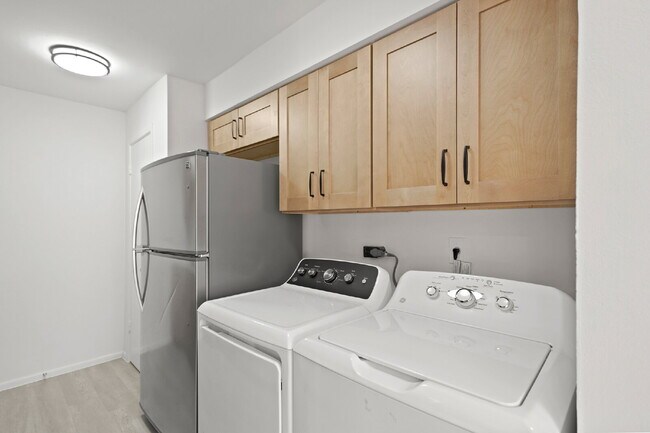 Building Photo - "Charming 3-Bed Townhouse Oasis with 2.5 Baths in Houston – 1512 Sq Ft of Comfort & Style!"