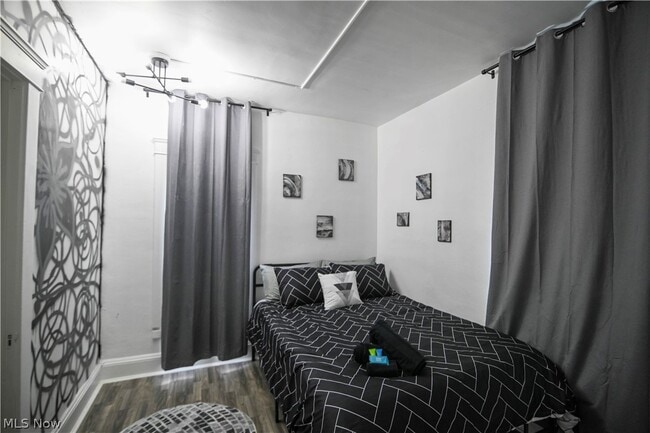 Building Photo - 1856 Lampson Rd