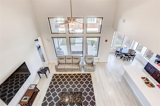 Building Photo - 212 Charbono St