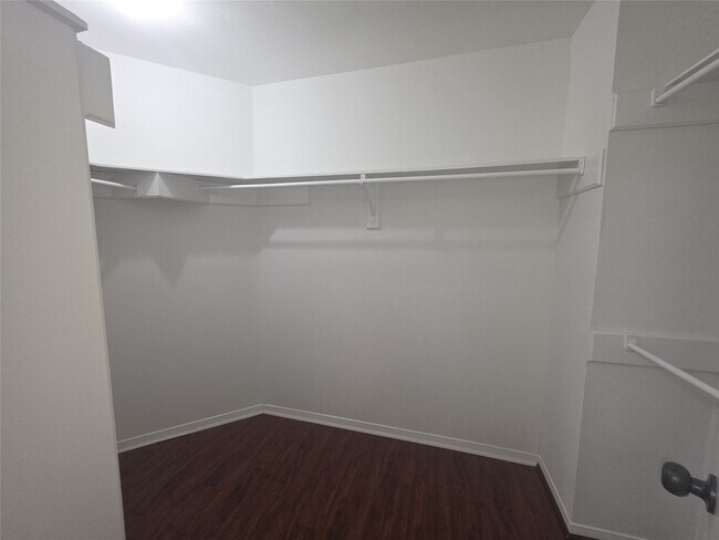 Building Photo - 1907 Summerfield Pl