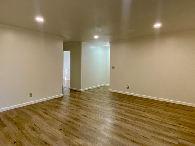 Building Photo - Santa Clara 2 Bedroom, 1 Bathroom Condo in...