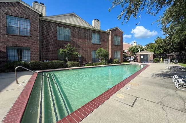 Building Photo - 2121 El Paseo St