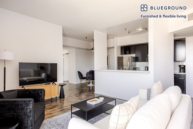 Building Photo - 1443 N Fuller Ave