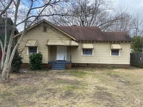 Building Photo - **AVAILABLE NOW**3 Bedroom / 1 Bathroom Ho...