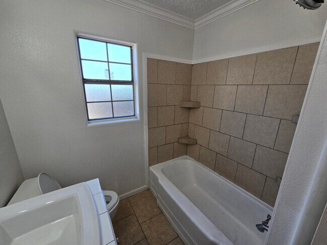 Building Photo - 510 56th St