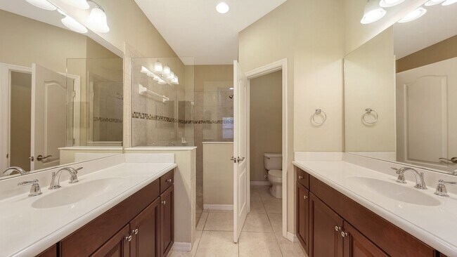 Building Photo - 2/2 plus den Villa in Fairfield with a 2 car garage