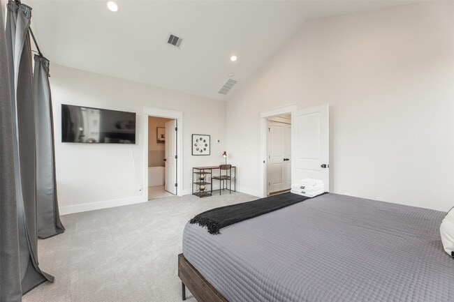 Building Photo - 605 Middle St