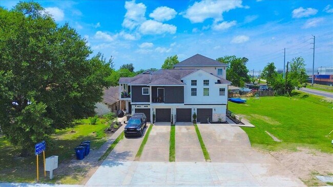 Primary Photo - 13117 Vickery St
