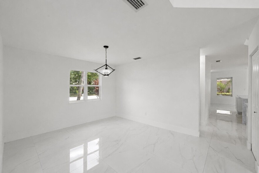 Building Photo - 4734 NW 5th Ct