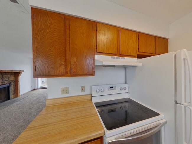 Building Photo - 3951 N Garland Cir