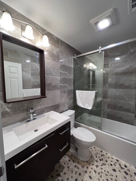 Building Photo - 5411 Gulf Dr