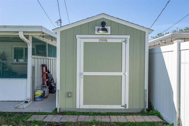 Building Photo - 731 44th Ave NE