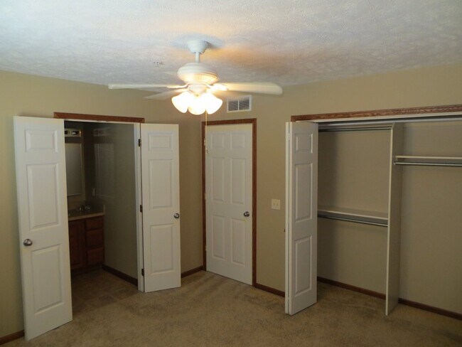 Building Photo - 2619 Laverna St