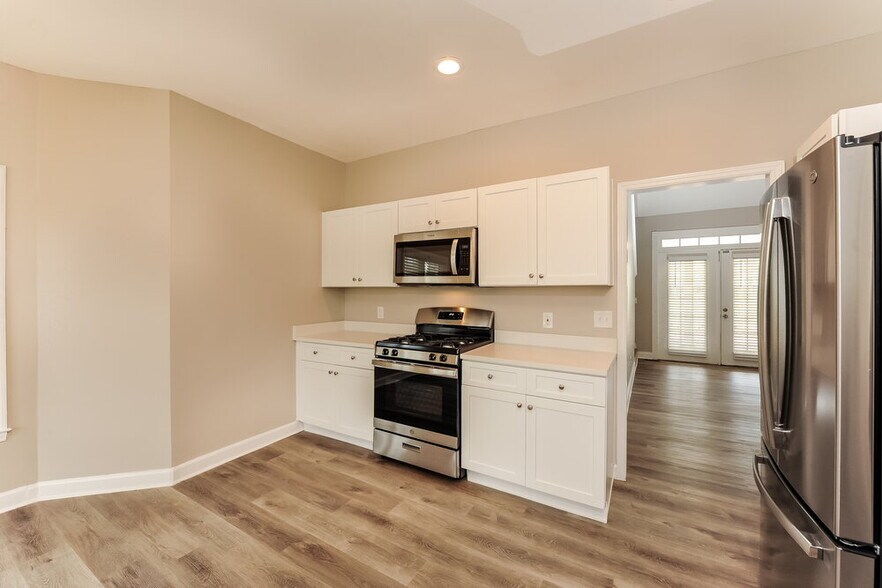 Building Photo - 240 Hardwood Ct