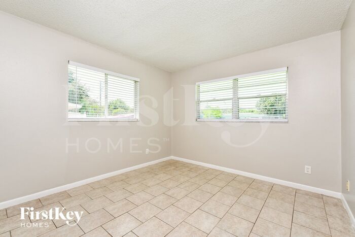 Building Photo - 656 Canal Dr