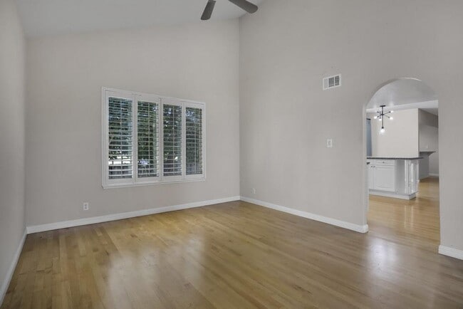 Building Photo - 976 Pizarro Ln