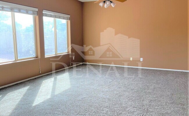 Building Photo - 925 E Canyon Rock Rd