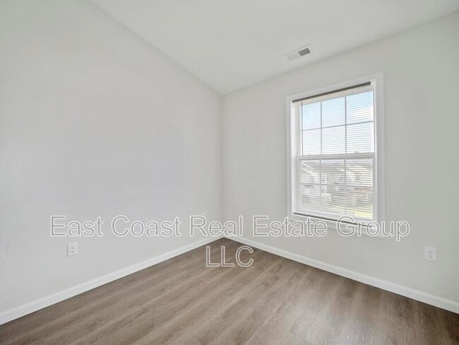 Building Photo - 105 Natural Way