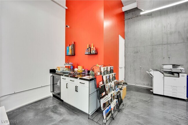 Building Photo - 353 E Bonneville Ave