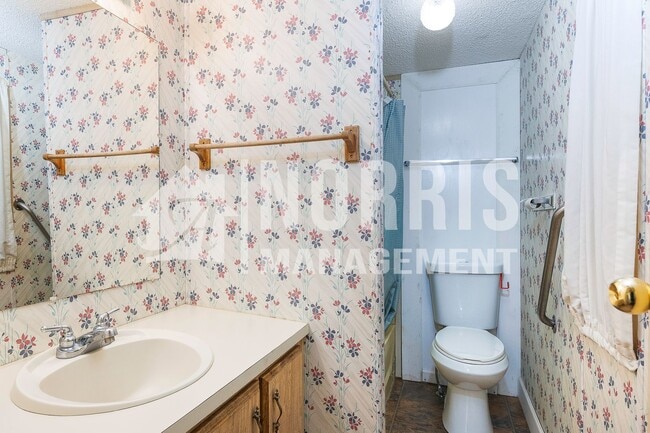 Building Photo - Great Location, Great Home with all Applia...