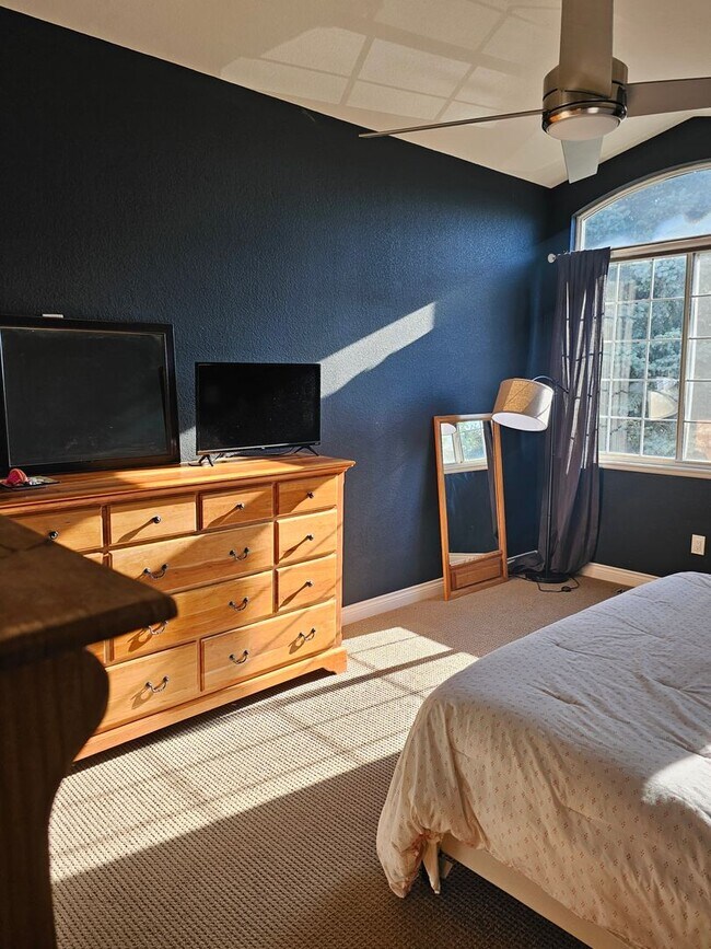 Building Photo - $500 Move in incentive! Gorgeous 4 bedroom Boulder home!  Available Now!