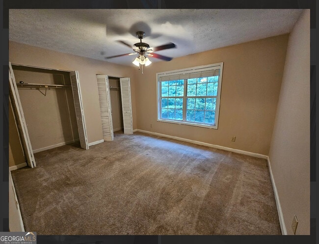 Building Photo - 2539 Oakridge Pl