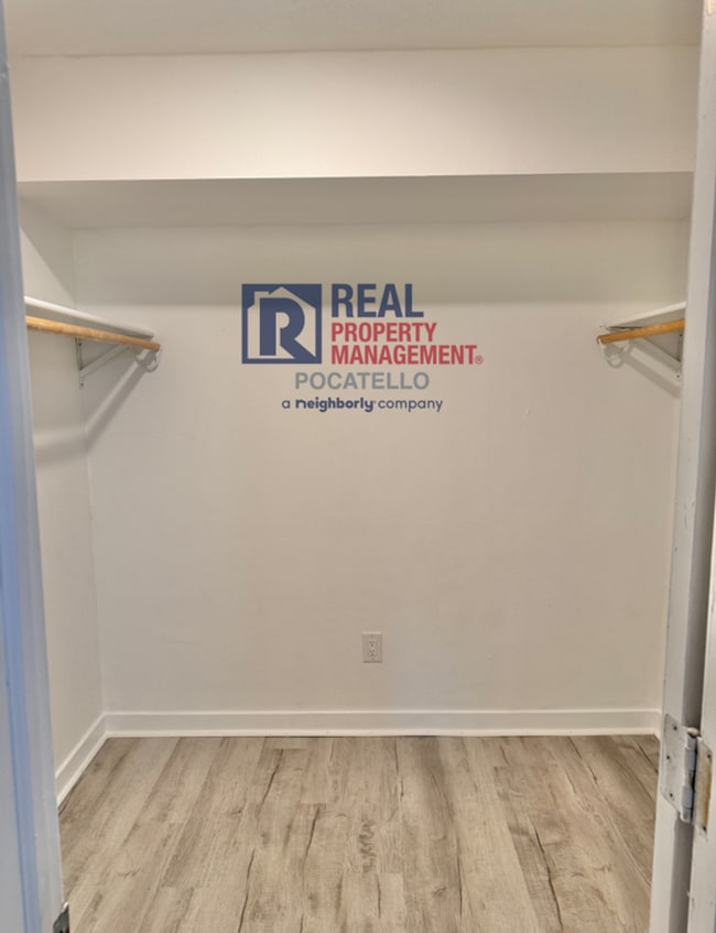 Building Photo - 2377 Gail Dr.