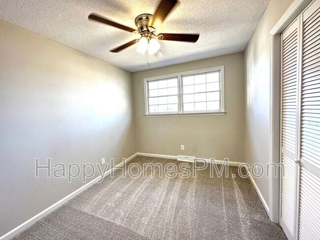 Building Photo - 6 Duck Pond Ct