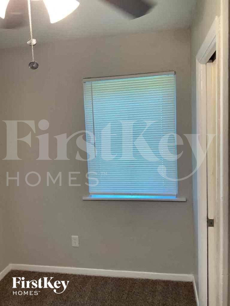 Building Photo - 1410 NE 43rd Ct