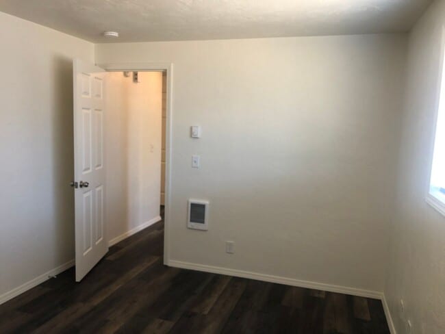 Building Photo - Freshly updated 2 bedroom 1 bathroom duplex with garage!