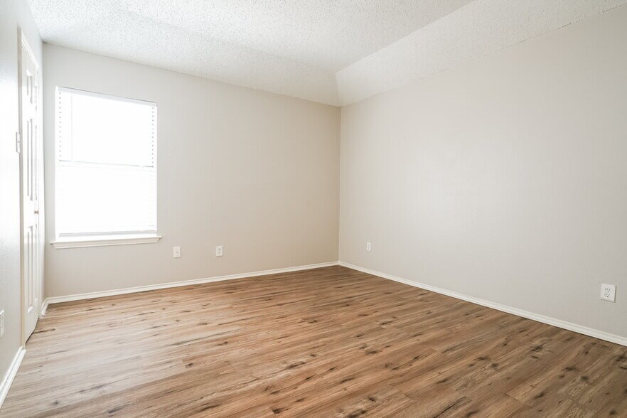 Building Photo - 5016 Santa Fe Ct