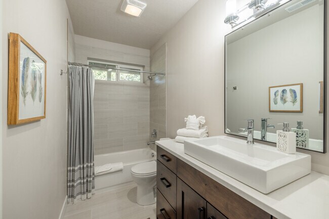 Building Photo - 255 Matterhorn Dr