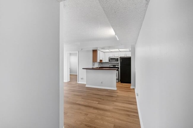 Building Photo - TWO BEDROOM ONE BATHROOM!! MOVE IN READY!! WATERFRONT COMMUNITY!!