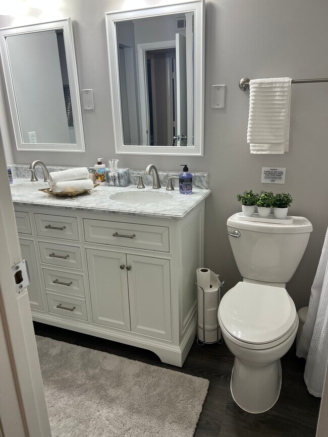 Bathroom - 5803 Royal Ridge Dr