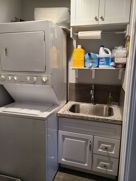 Building Photo - 644 E Birch St