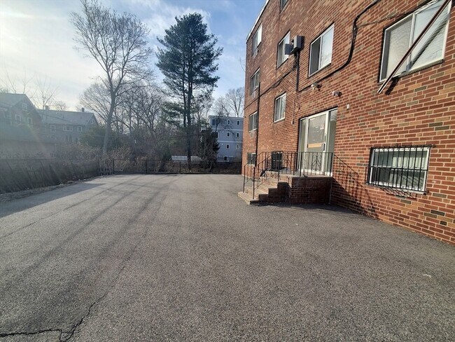 Building Photo - 24 Colgate Rd