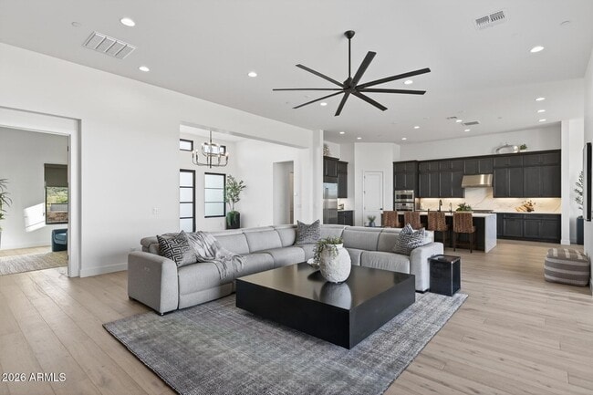 Building Photo - 13290 E la Junta Rd