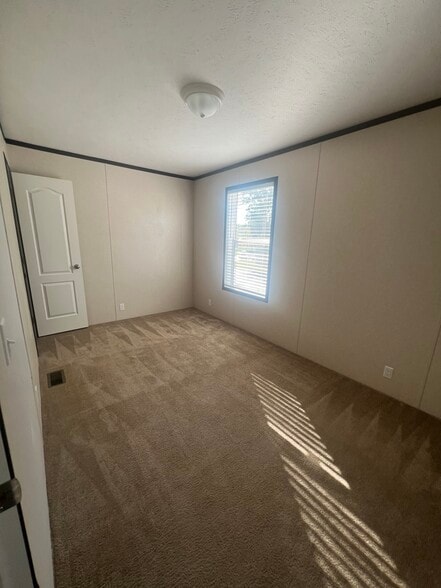 Building Photo - 130 Shiawassee River Dr