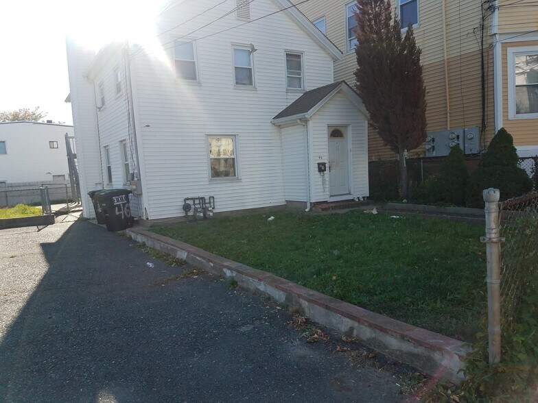 Building Photo - 46 Oliver St