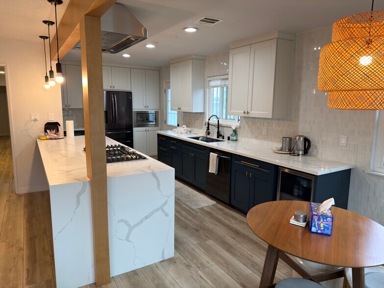 Building Photo - 740 Chesham Ave