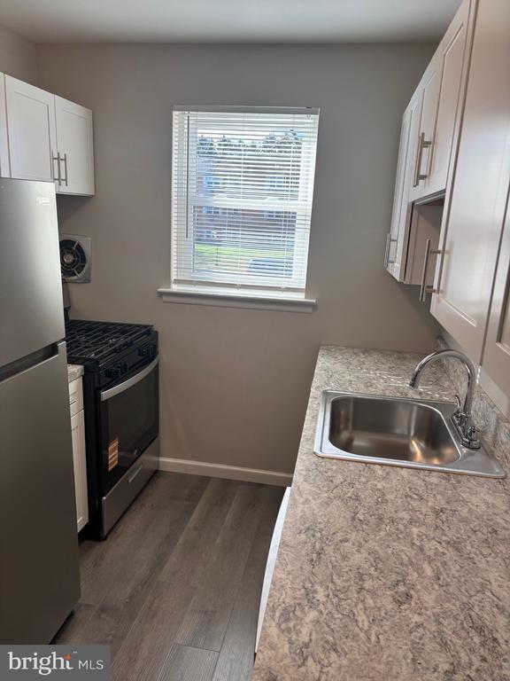 Building Photo - 3205 E Market St