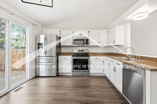 Building Photo - Charming home in Longmont
