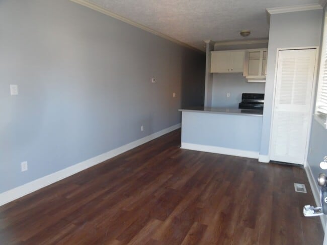 Building Photo - N242